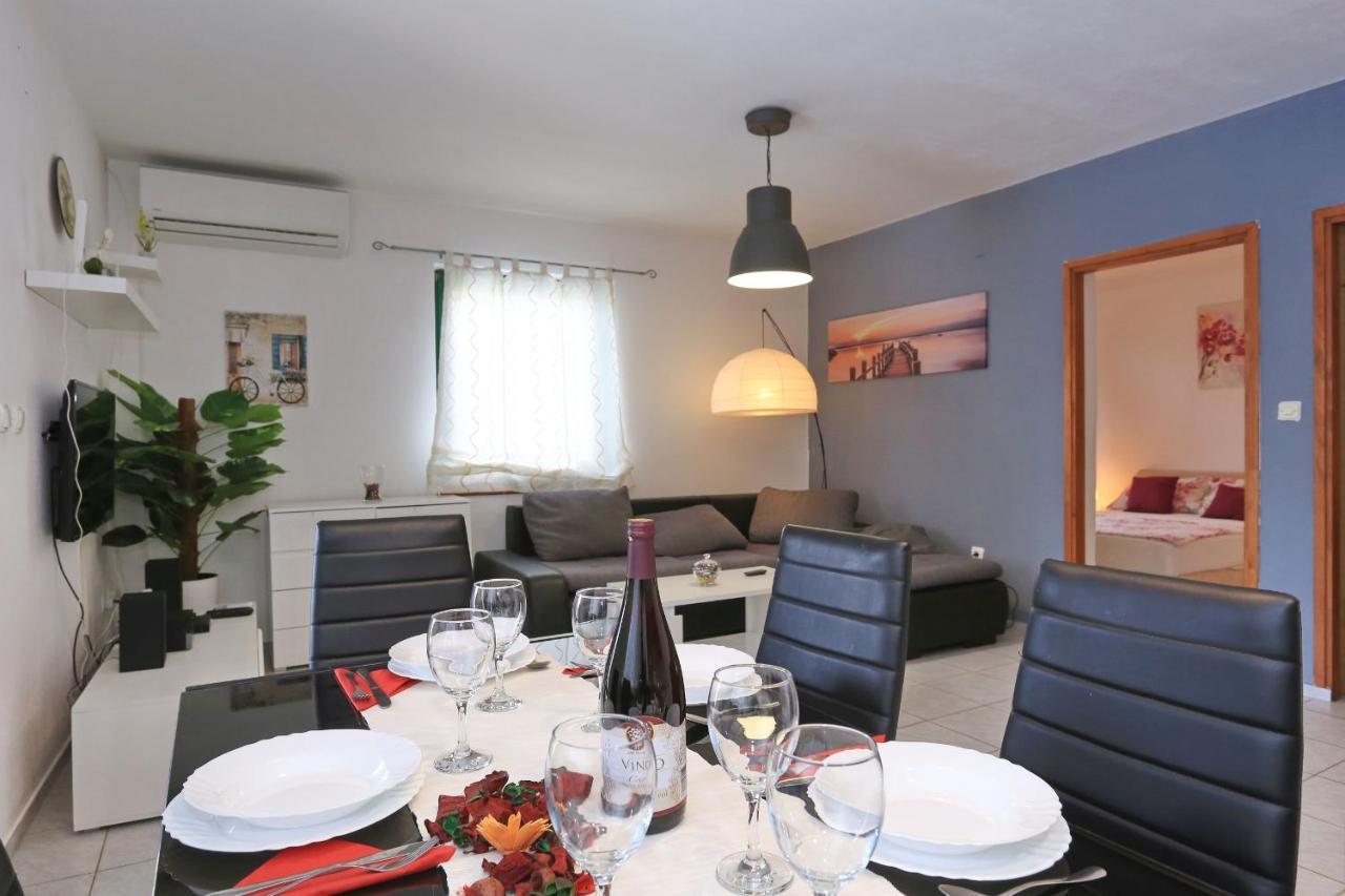 Holiday Home Lucija Sveti Filip i Jakov Εξωτερικό φωτογραφία